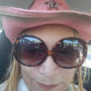 Meet your Posher, Denise